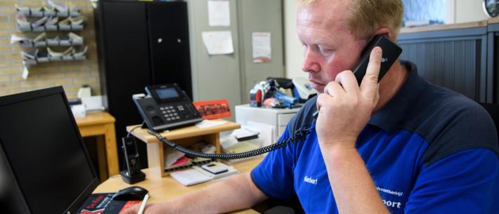 kantoor leden, bellen, bezorgd, ondernemer, computer, 2020