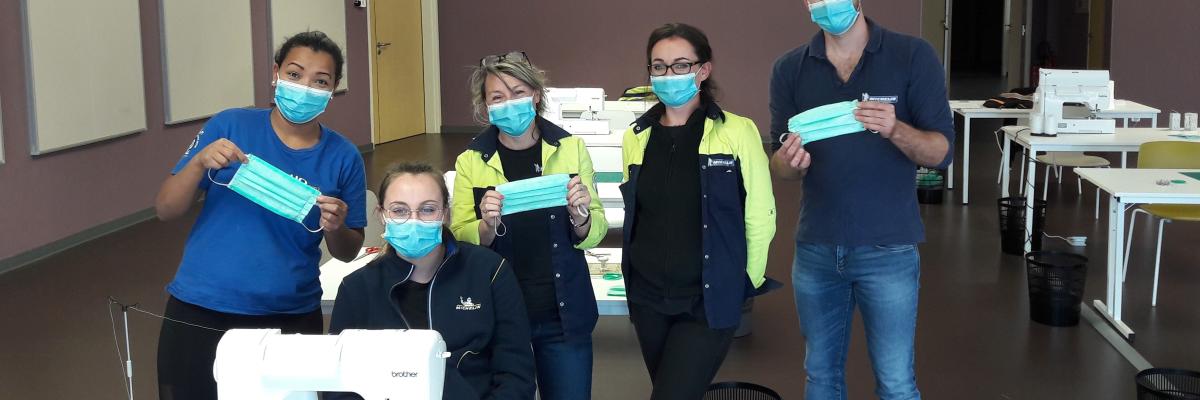 . Na de opstartfase zal de bandenfabrikant op termijn wekelijks bijna 400.000 chirurgische mondmaskers van klasse 1 produceren.